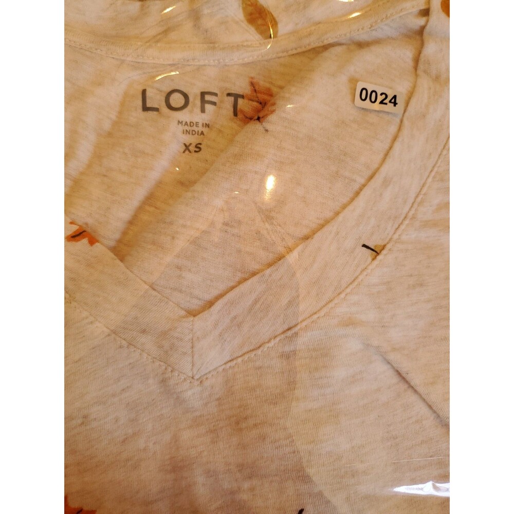 Loft Womens Tshirt Cream Leaves V Neck XS 100% Cotton Made in India - Picture 11 of 11
